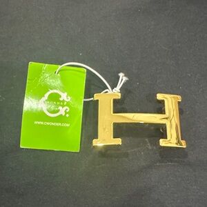 C. Wonder Gold 'H' Belt Buckle